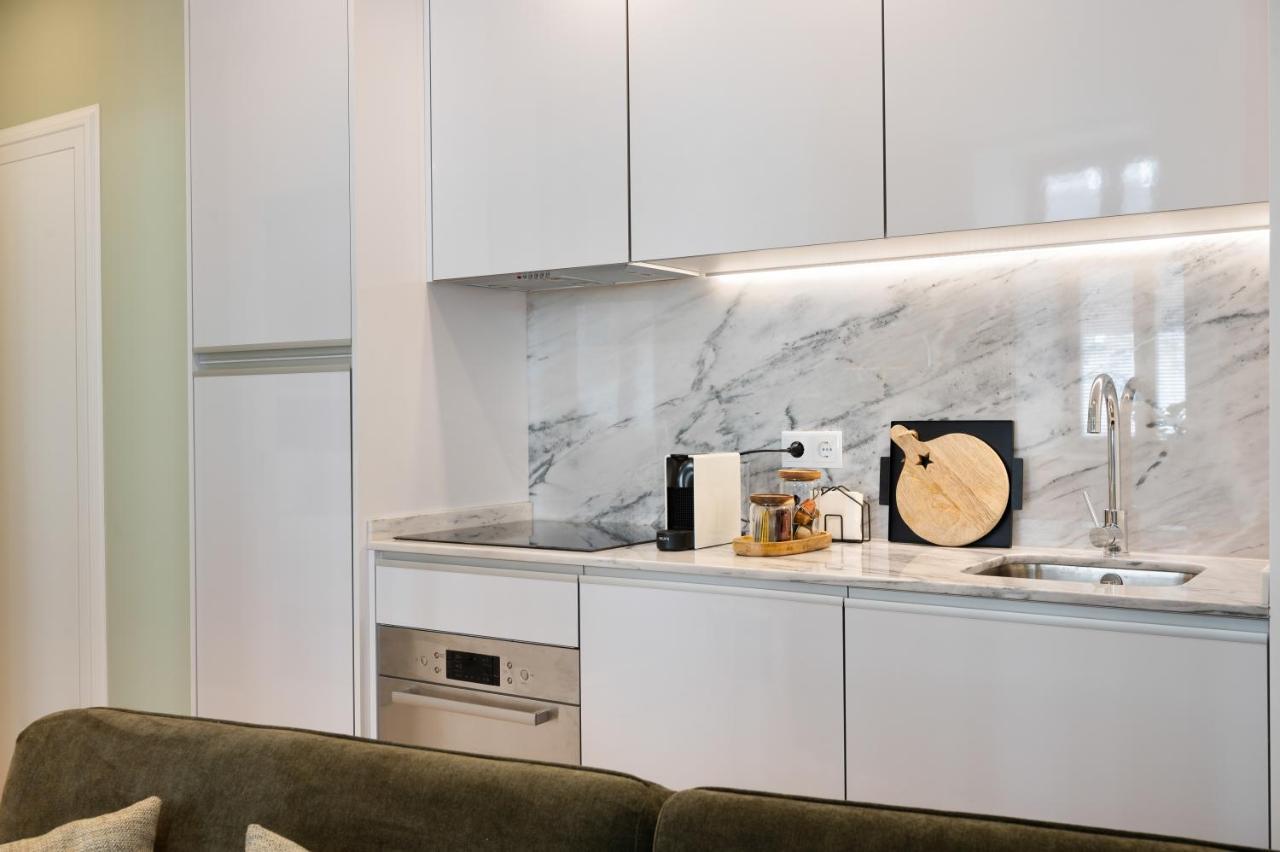 Apartament Away To Enjoy - Hapiness Has A Place